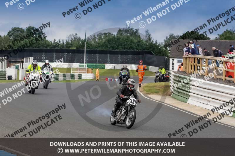 Vintage motorcycle club;eventdigitalimages;mallory park;mallory park trackday photographs;no limits trackdays;peter wileman photography;trackday digital images;trackday photos;vmcc festival 1000 bikes photographs